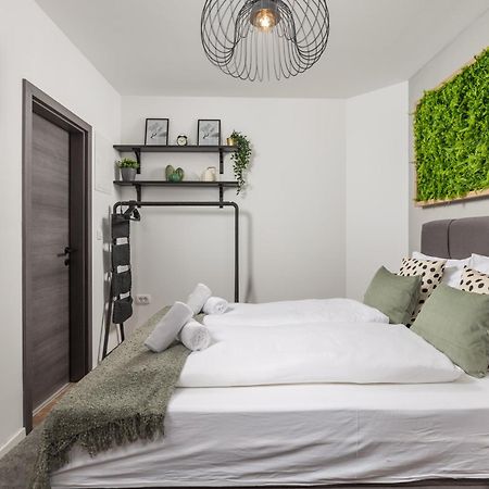 Apartments & Rooms One World Рийека Екстериор снимка
