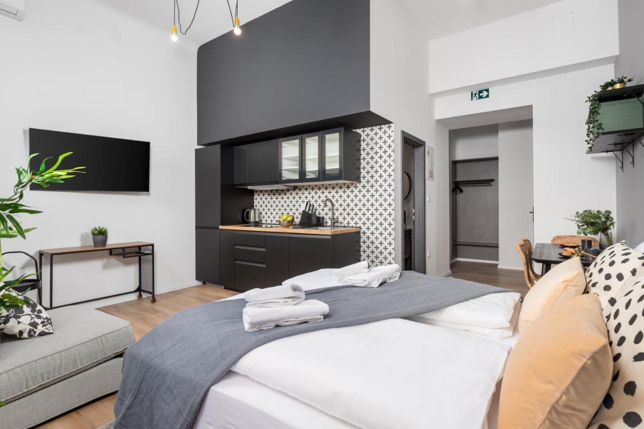Apartments & Rooms One World Рийека Екстериор снимка