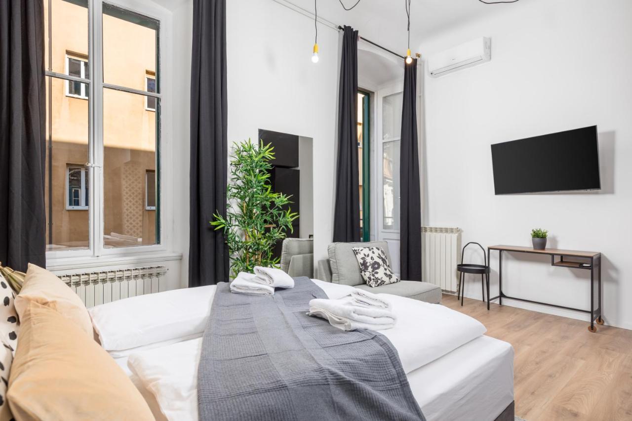 Apartments & Rooms One World Рийека Екстериор снимка