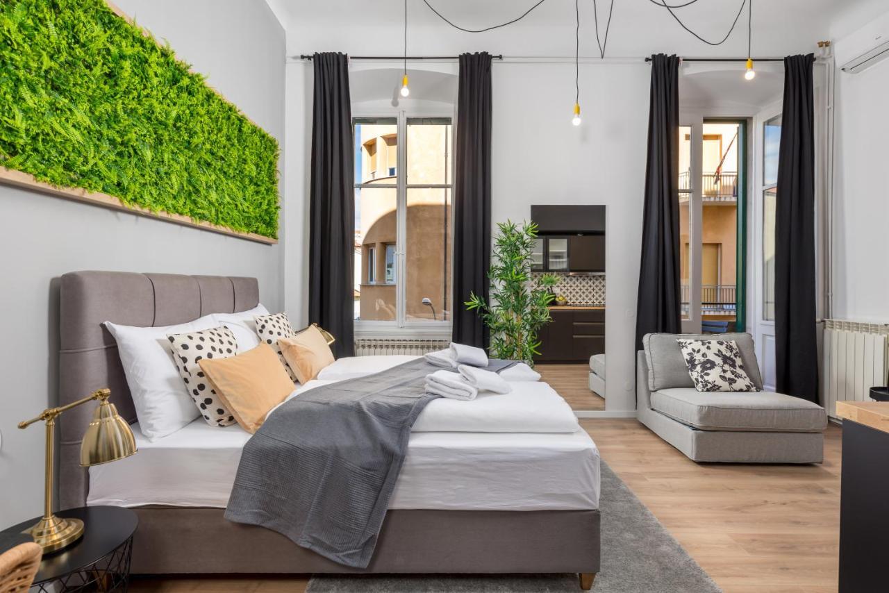 Apartments & Rooms One World Рийека Екстериор снимка