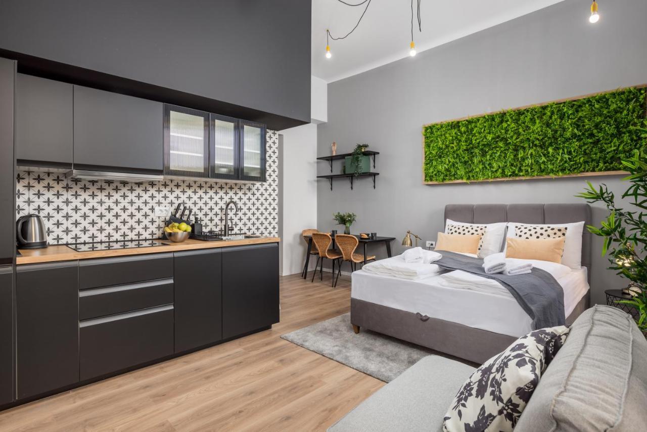 Apartments & Rooms One World Рийека Екстериор снимка