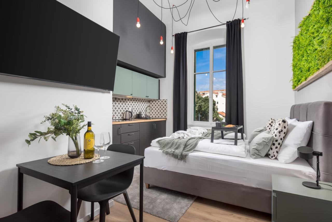 Apartments & Rooms One World Рийека Екстериор снимка