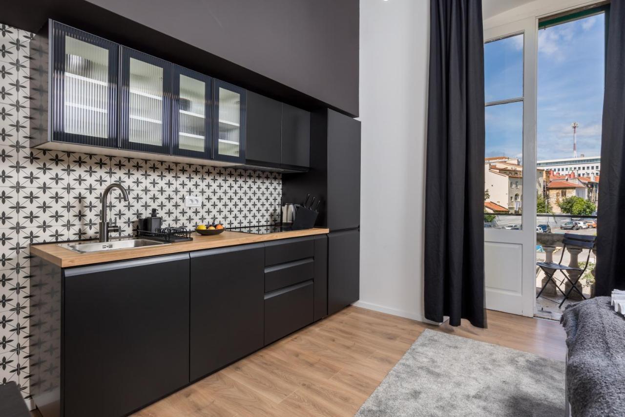 Apartments & Rooms One World Рийека Екстериор снимка