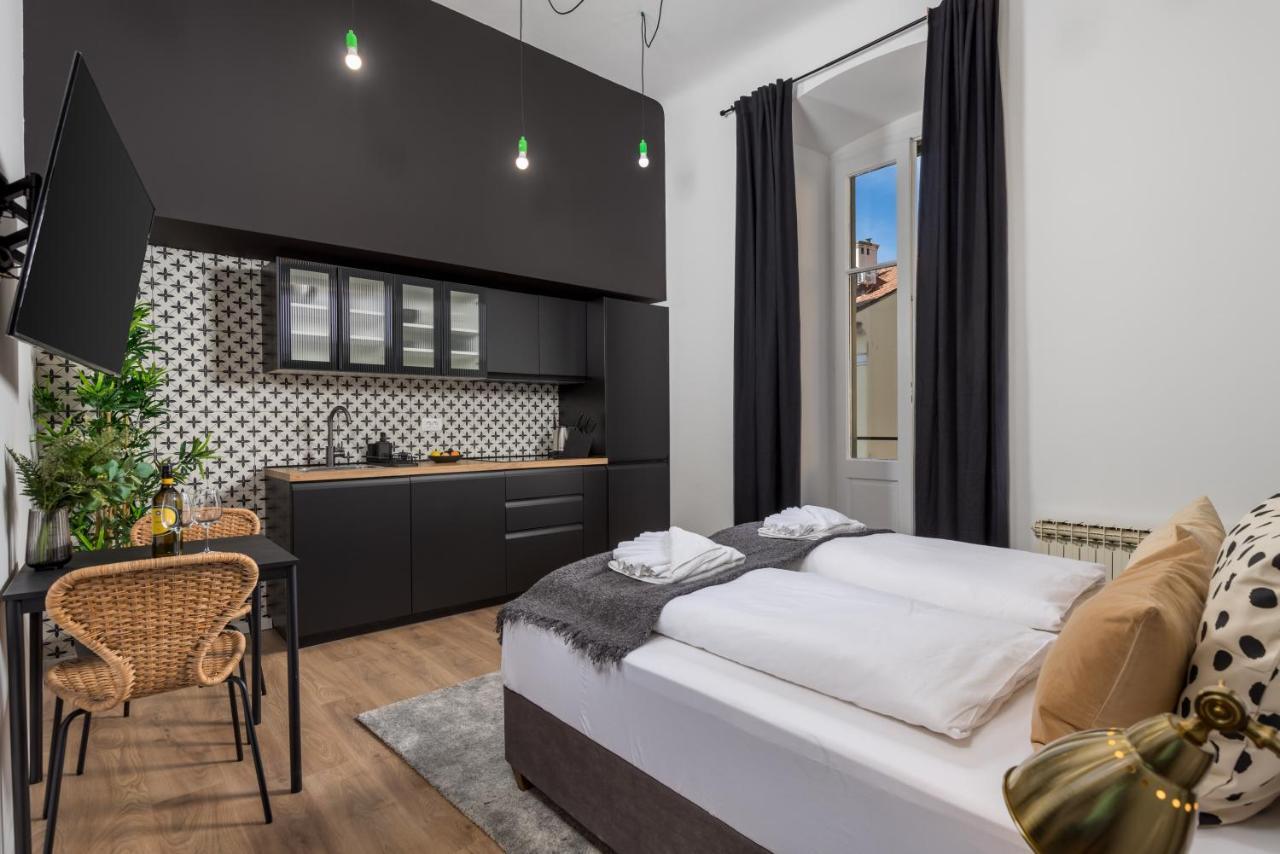 Apartments & Rooms One World Рийека Екстериор снимка